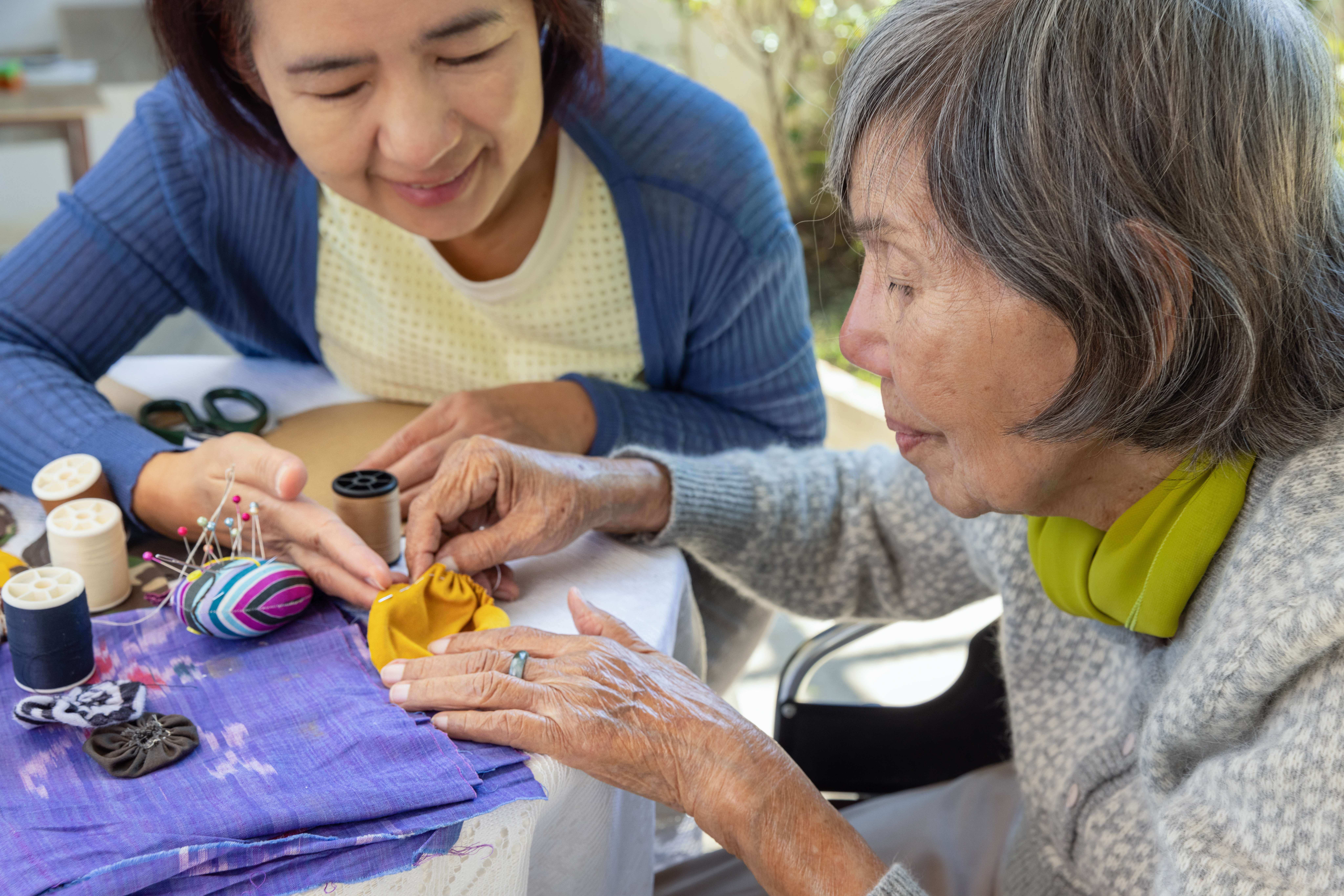 Benefits of arts and crafts for alzheimer’s